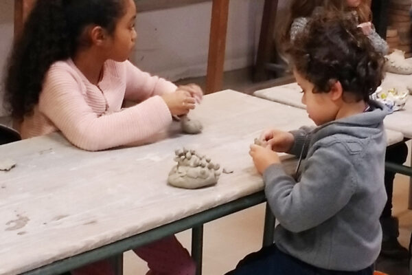 Stages de modelage pour les enfants pendant les vacances scolaires
